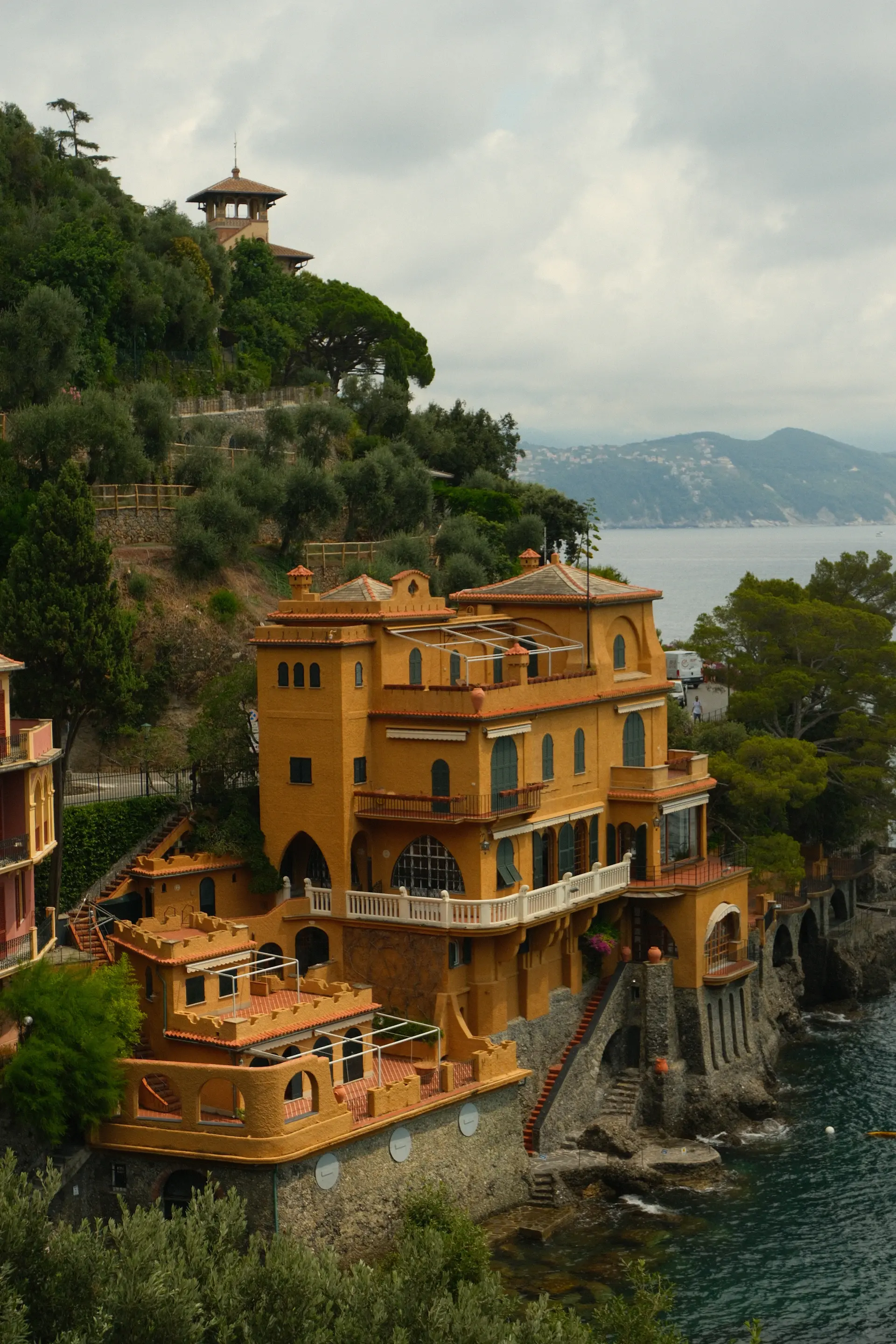 Cliffside villa with infinity pool over the sea