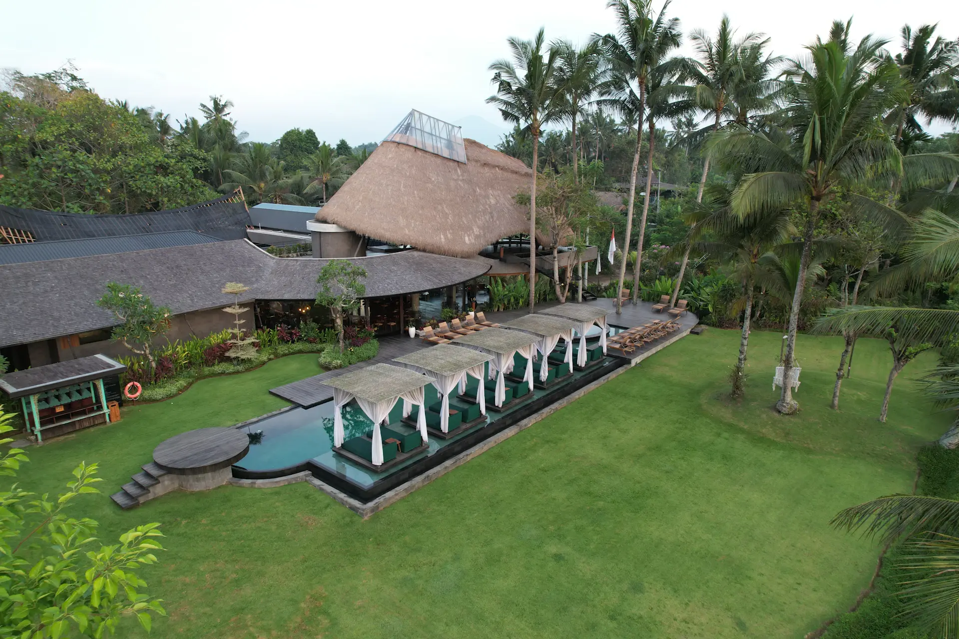 Biệt thự gia đình rộng rãi với hồ bơi riêng
