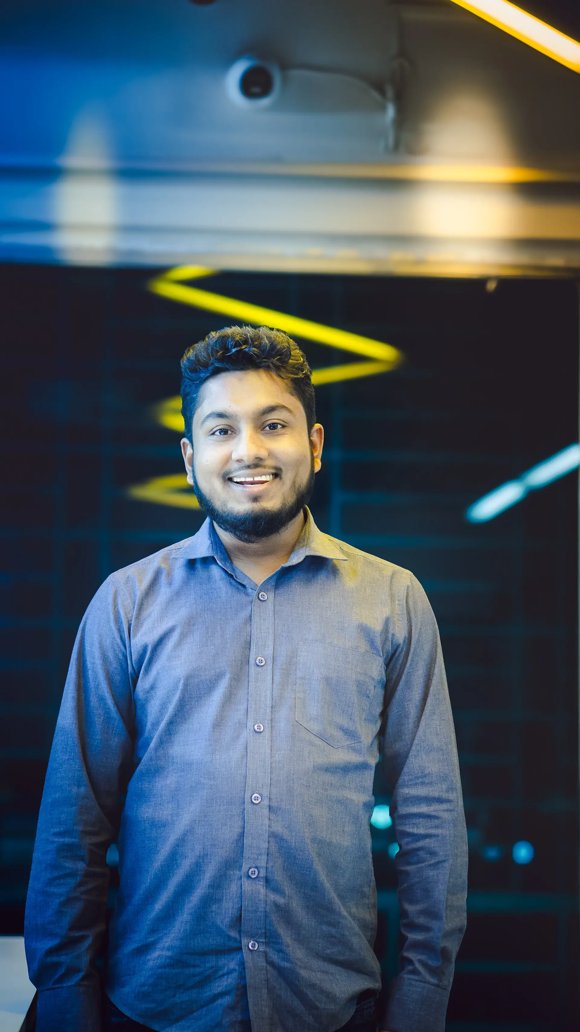 Founder trình bày sản phẩm deep tech trên sân khấu Demo Day trước hội đồng nhà đầu tư