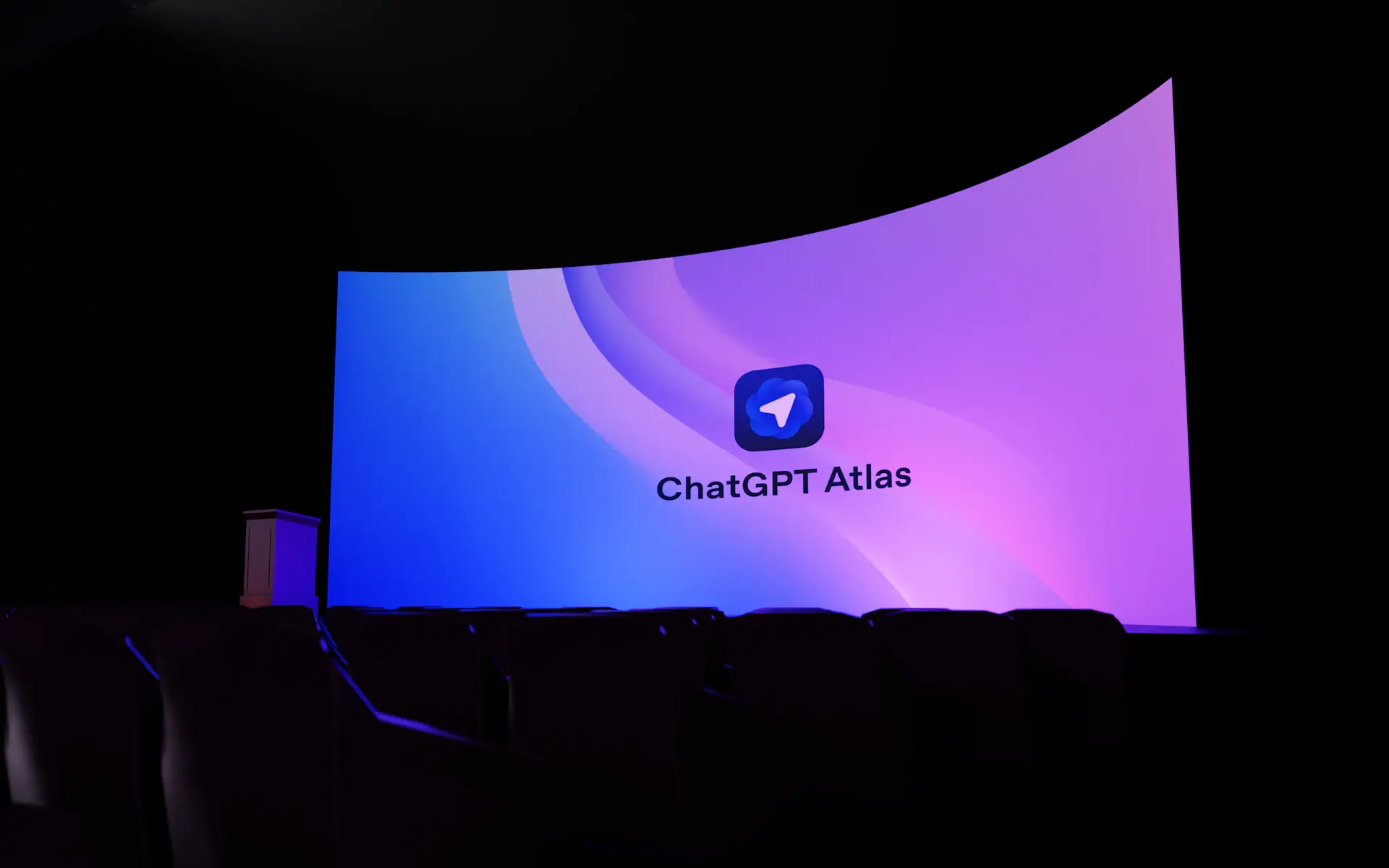 Sân khấu Demo Day HCM VIF với các founder thuyết trình