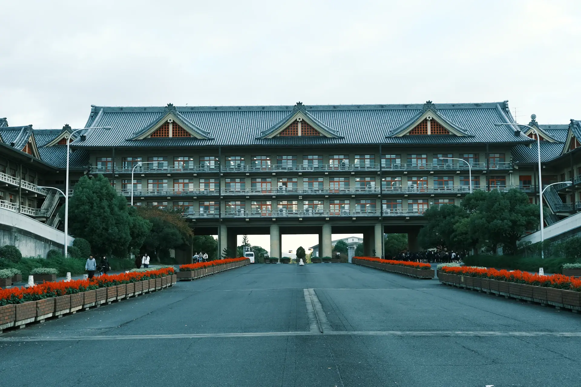 Khuôn viên CĐ Y sinh và Nhật ngữ OBM tại Osaka