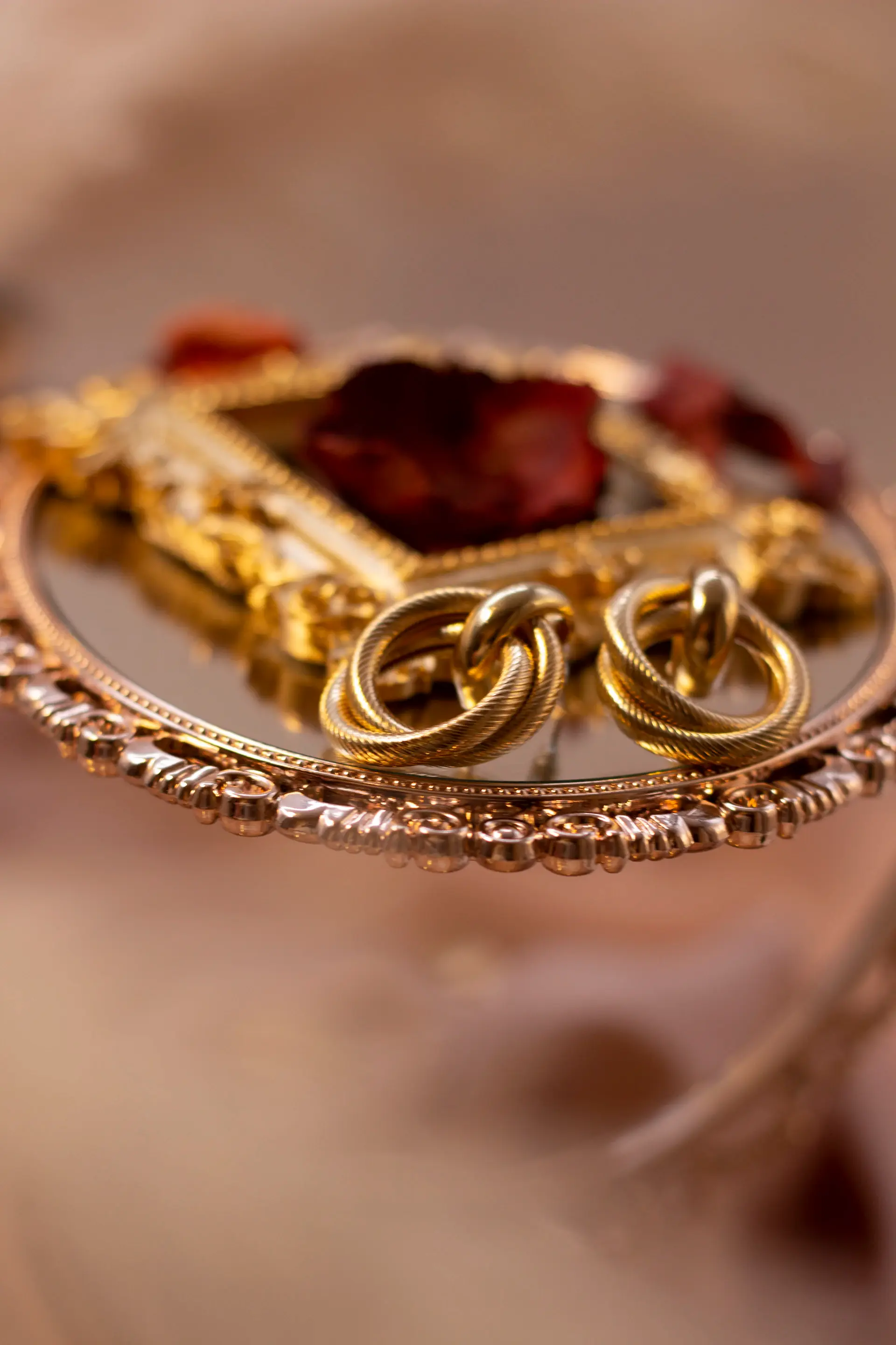 Brooch Cẩm Tú của Aurevia với ruby Burmese