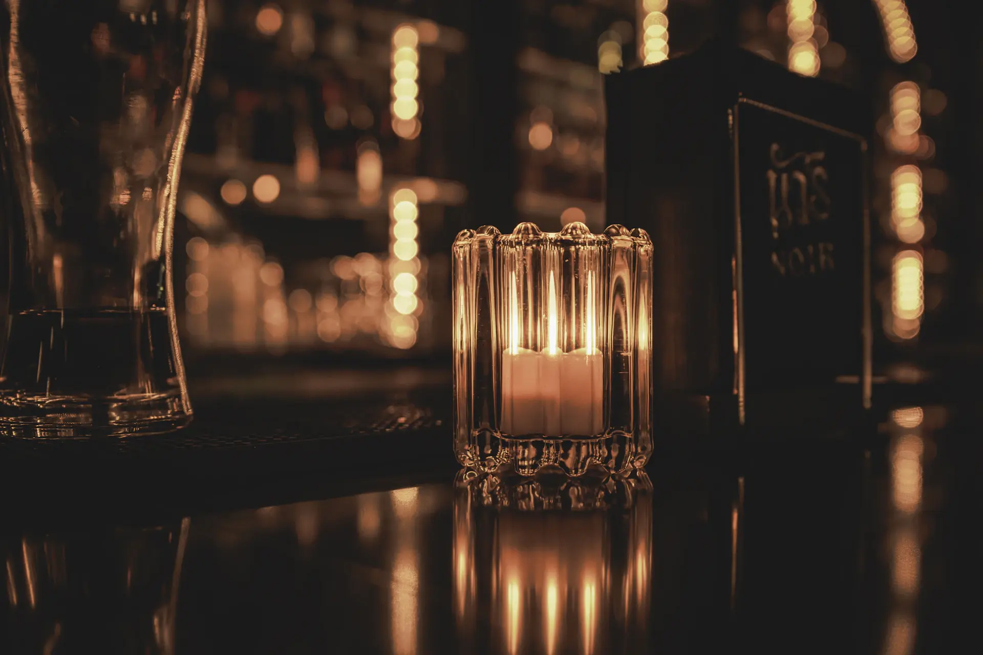 Pearl Hall fine-dining với candlelight champagne