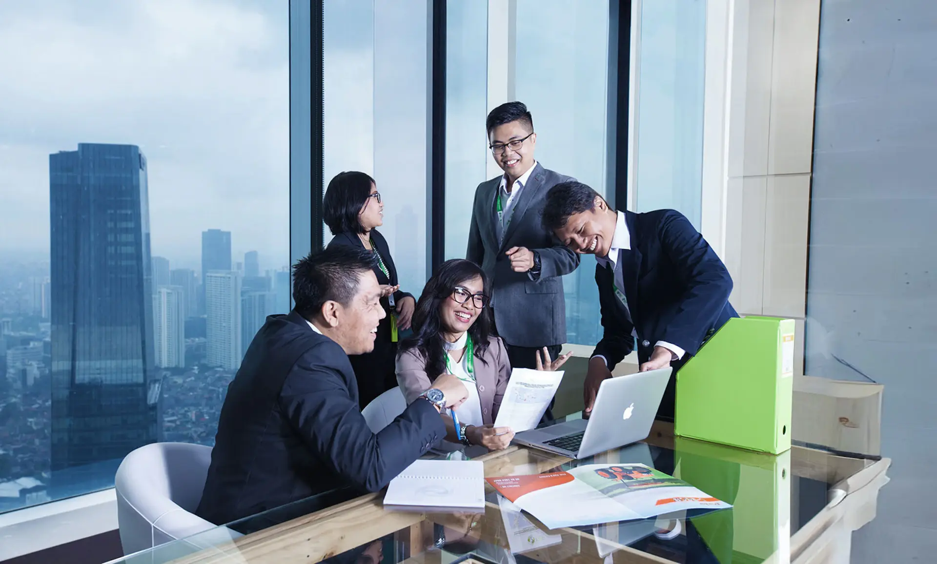Đại diện các đơn vị trao đổi hợp tác khoa học công nghệ trong buổi làm việc