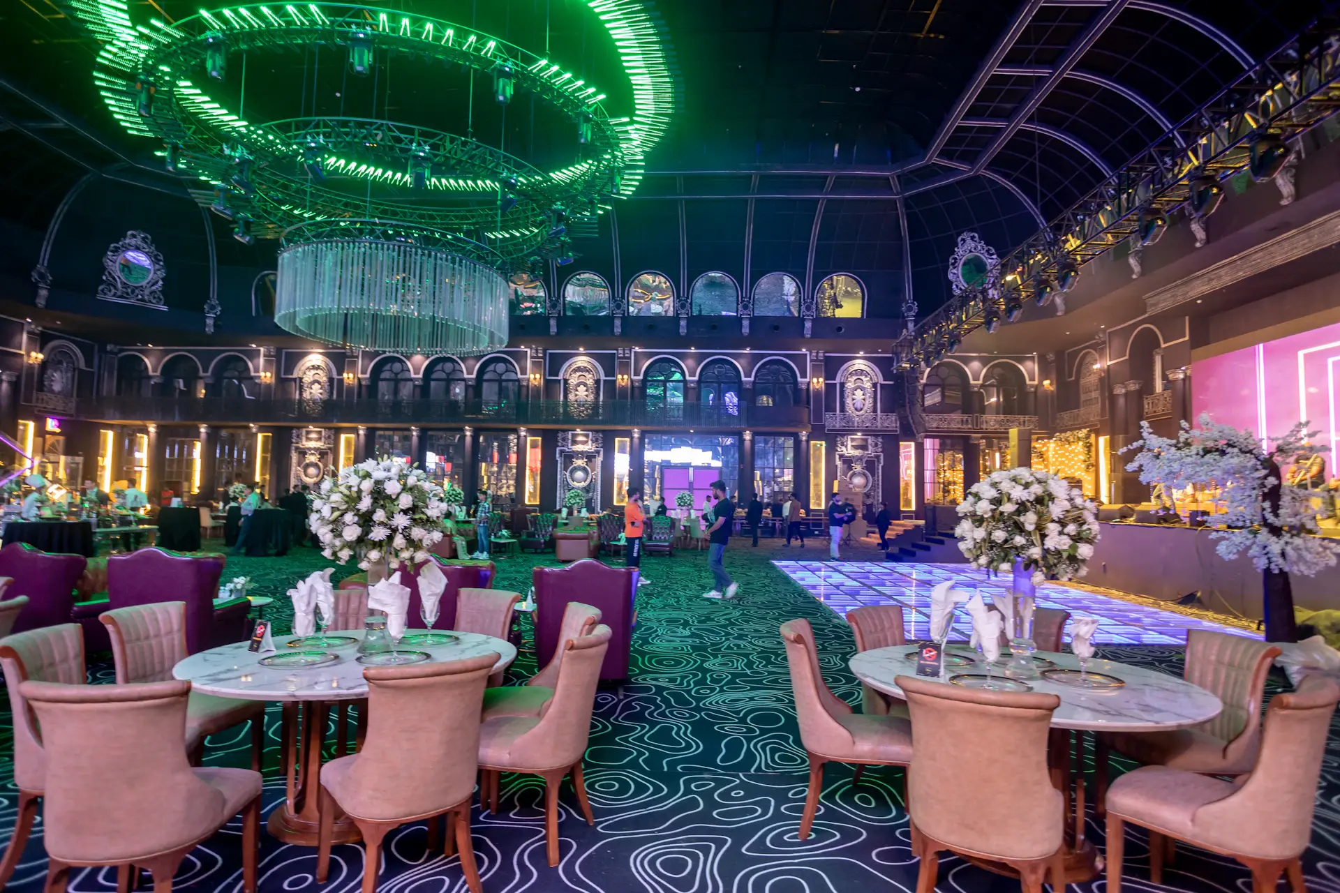 Toàn cảnh top-down set Royal Imperial Buffet 7 courses