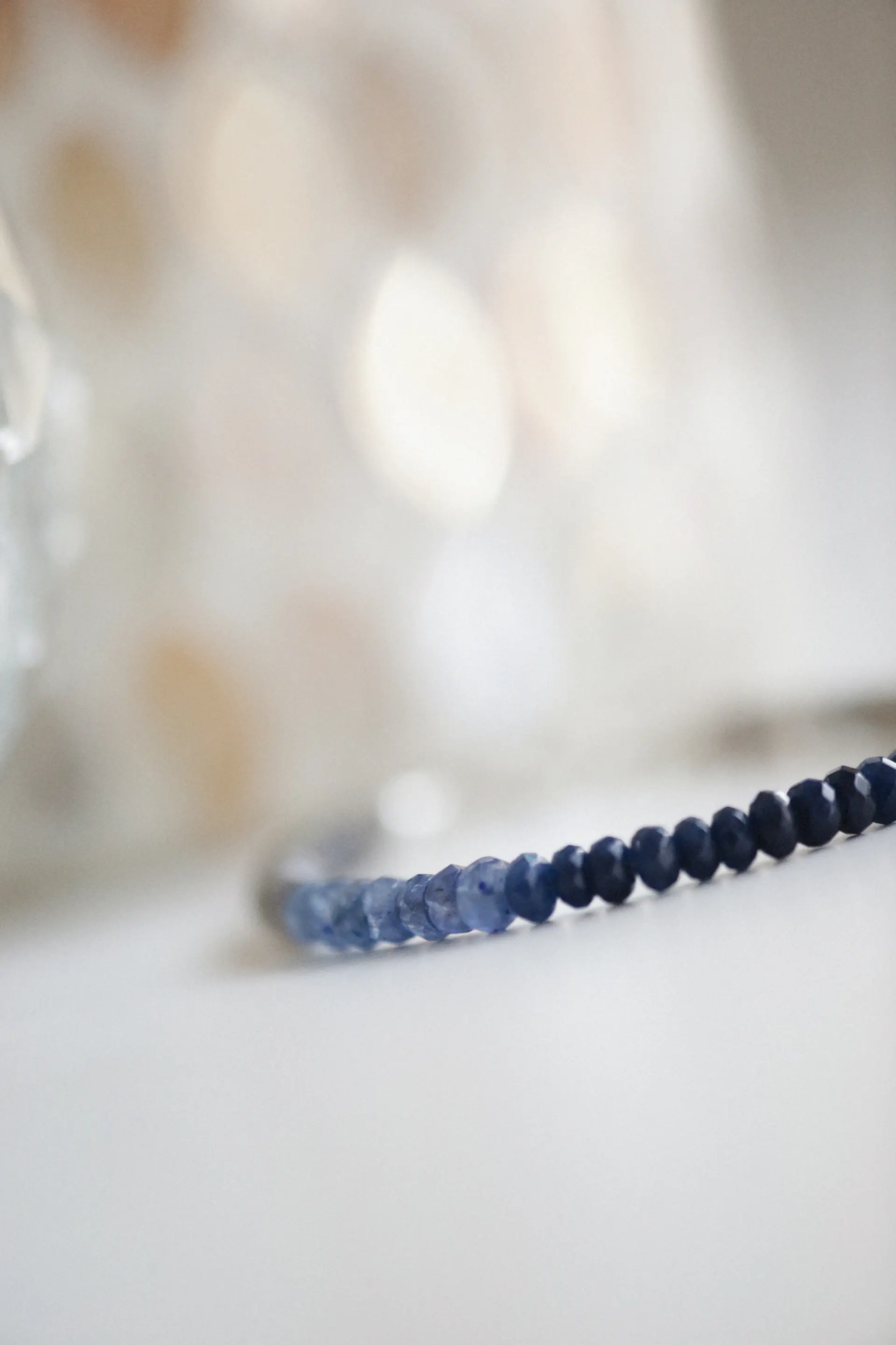 Vòng tay Phù Sa của Aurevia với sapphire Kashmir