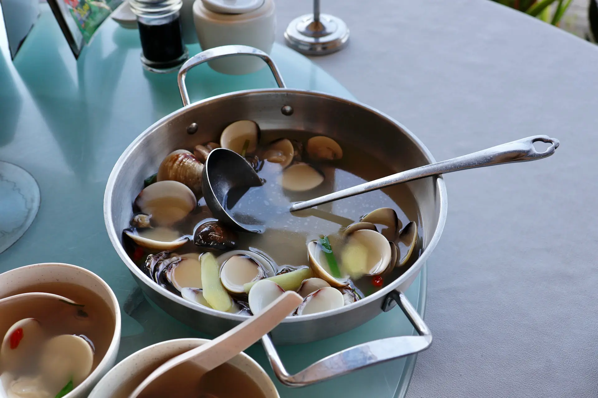 Lẩu ngao Hà Lan