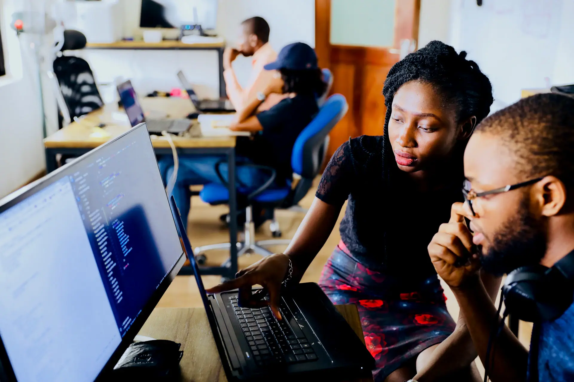 Students collaborating in a modern American university computer science lab