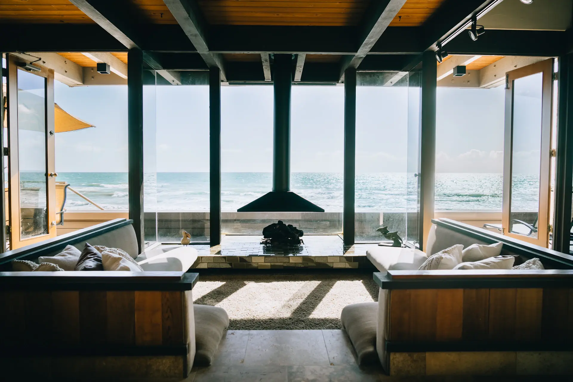 Beachfront residence facing the ocean
