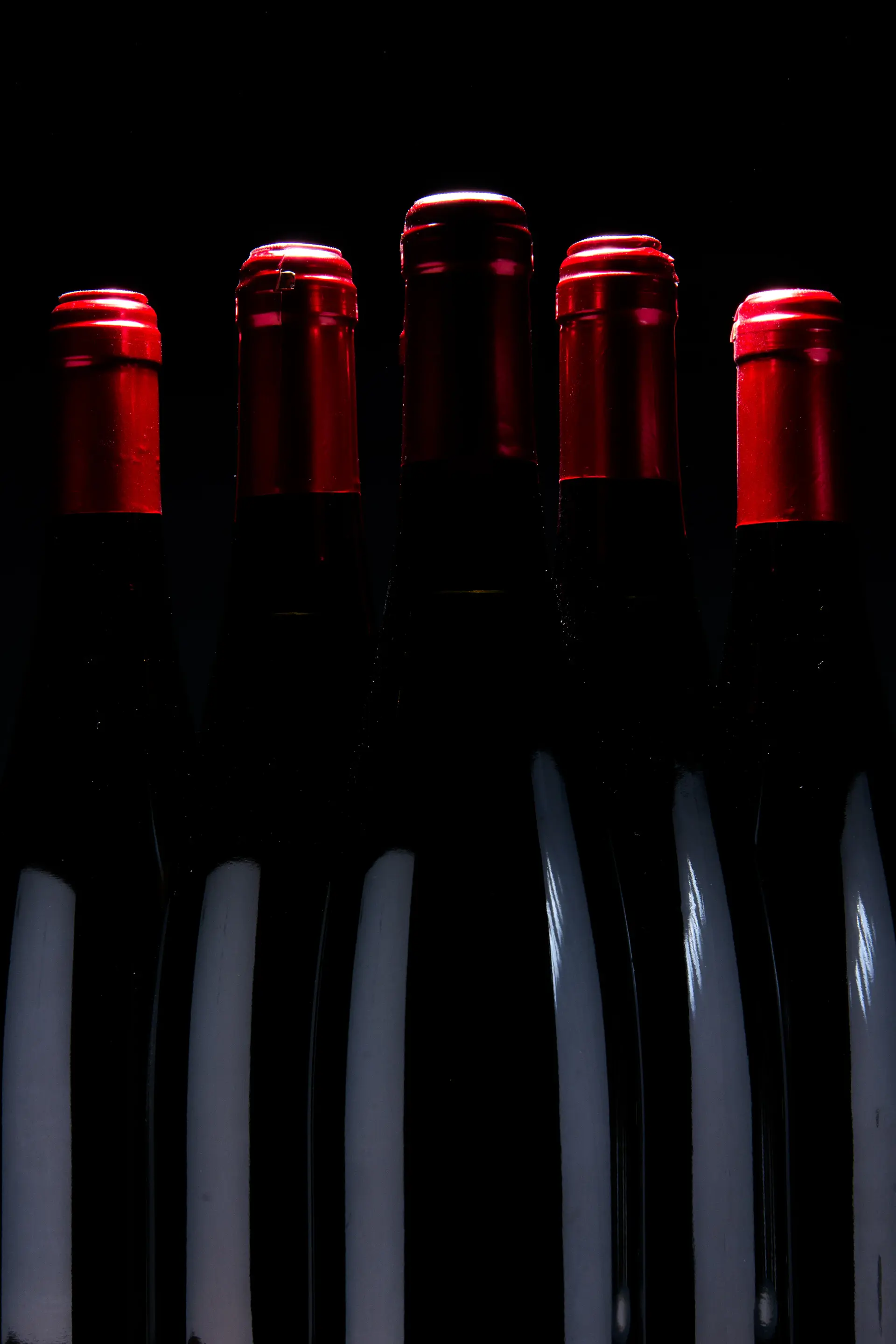 Chai vang Château Margaux dưới ánh sáng mềm
