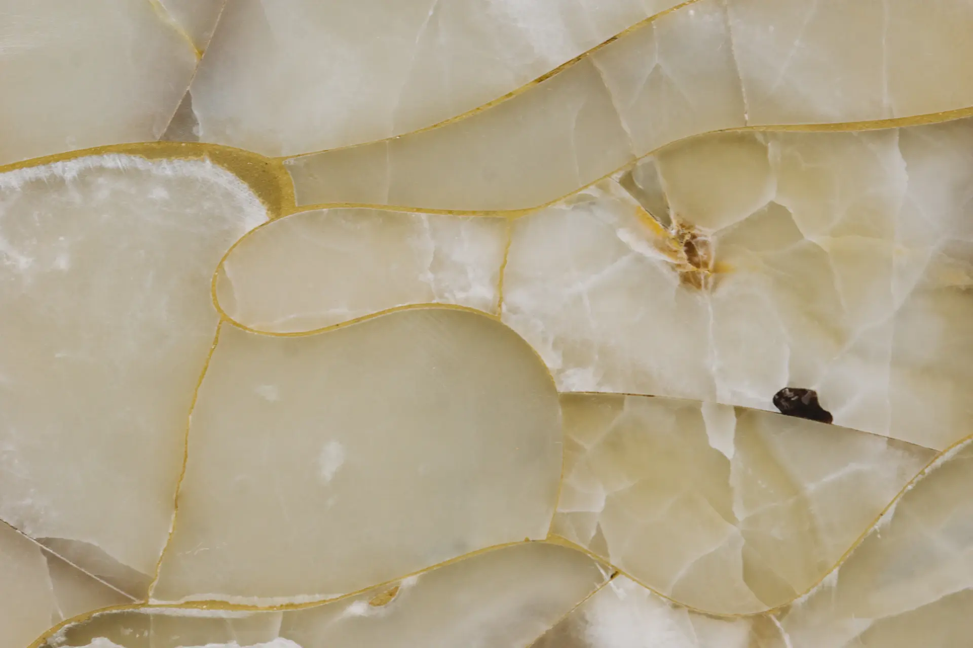 Onyx Miele bán trong suốt