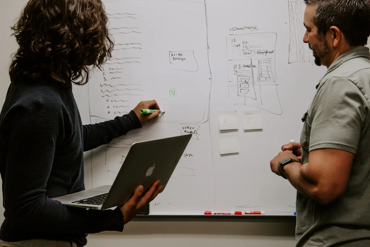 Advisor reviewing a student's profile during a strategy session