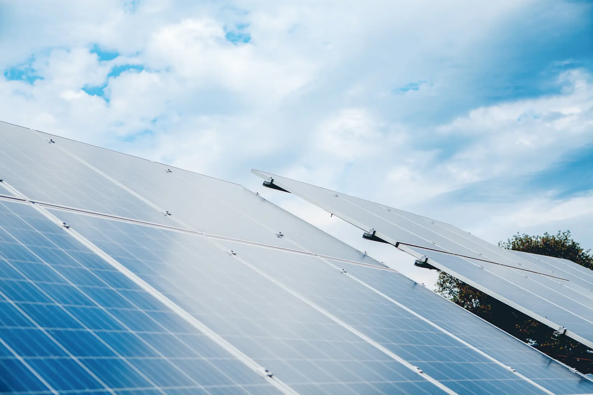 Hệ thống pin mặt trời áp mái của GreenLeaf Energy