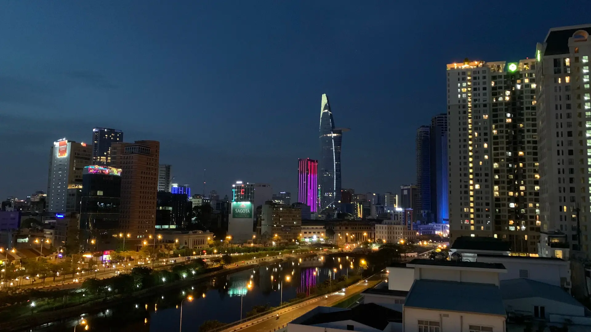 Khách sạn cao cấp ven sông Sài Gòn
