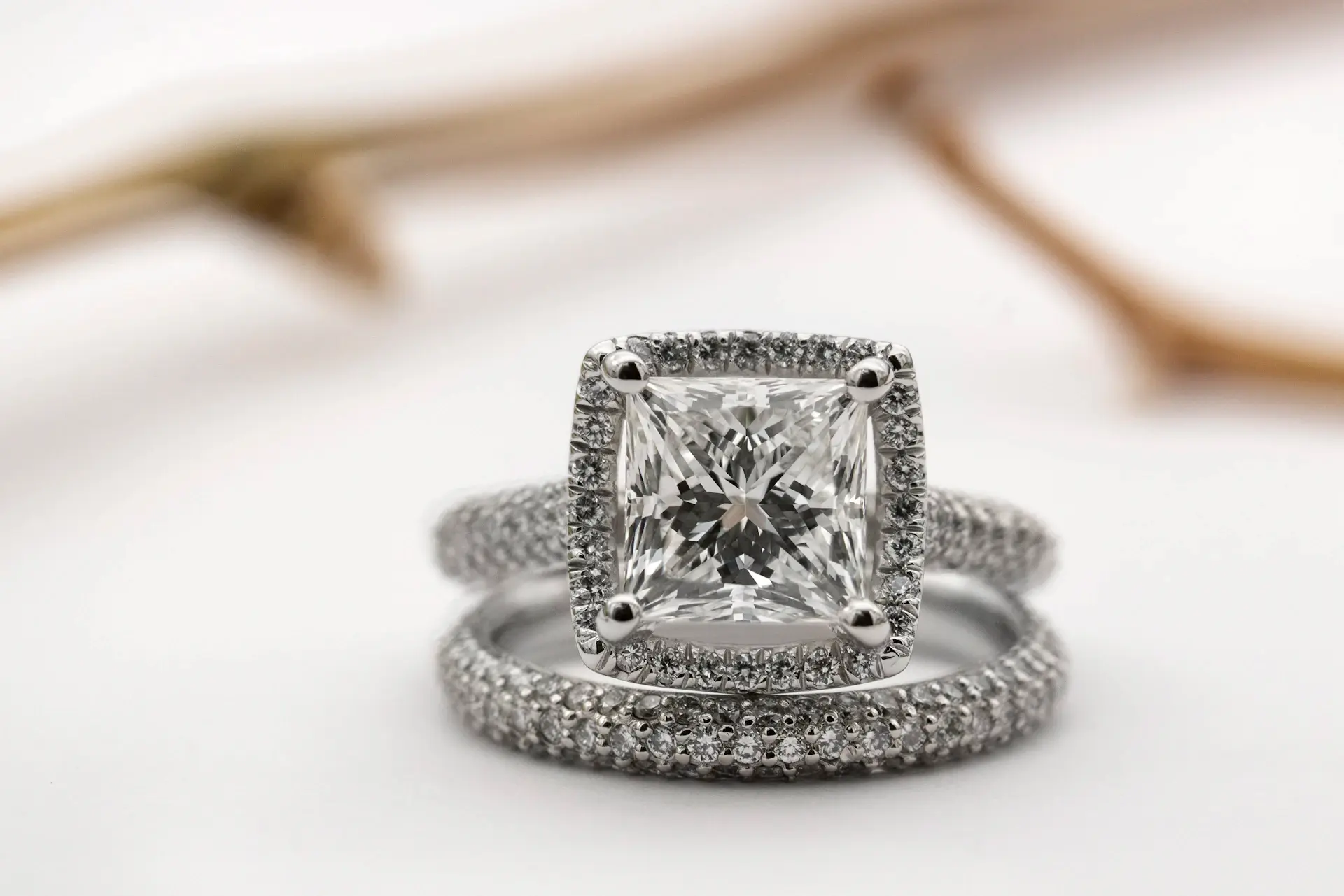 Bộ sưu tập trang sức cưới LuxDiamond — Nhẫn kim cương solitaire vĩnh cửu