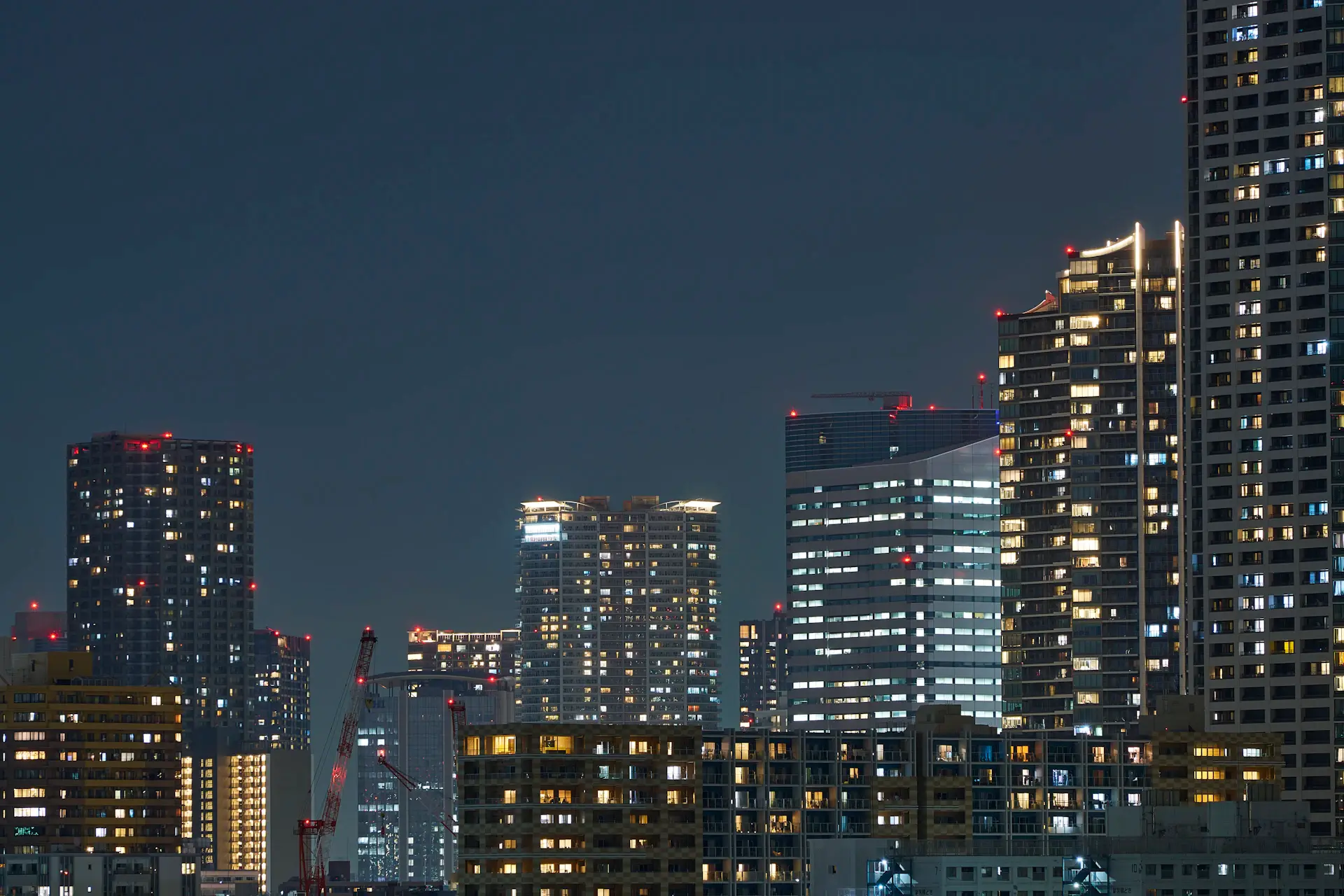 Toàn cảnh Tokyo lúc hoàng hôn nhìn từ cửa sổ căn hộ sinh viên