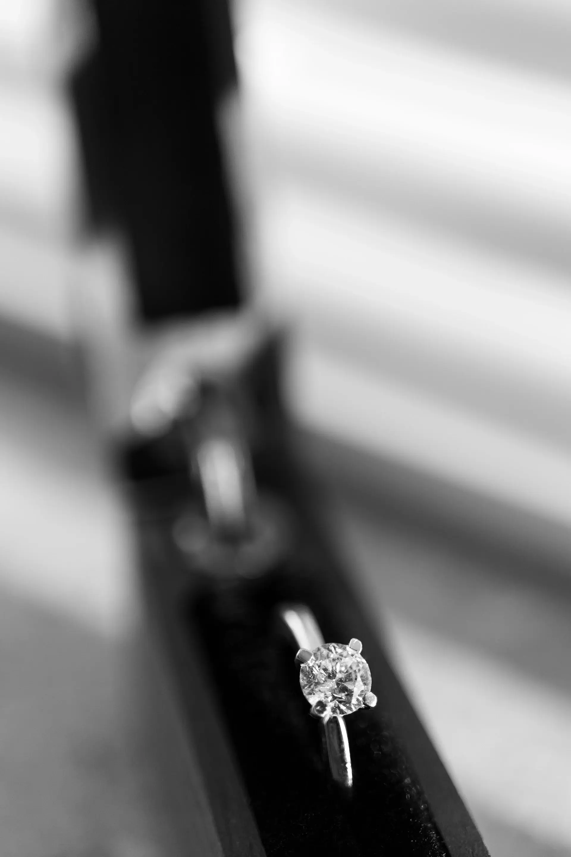 Nhẫn L'Étoile của Aurevia với kim cương trắng 4.18ct trên bạch kim Pt950