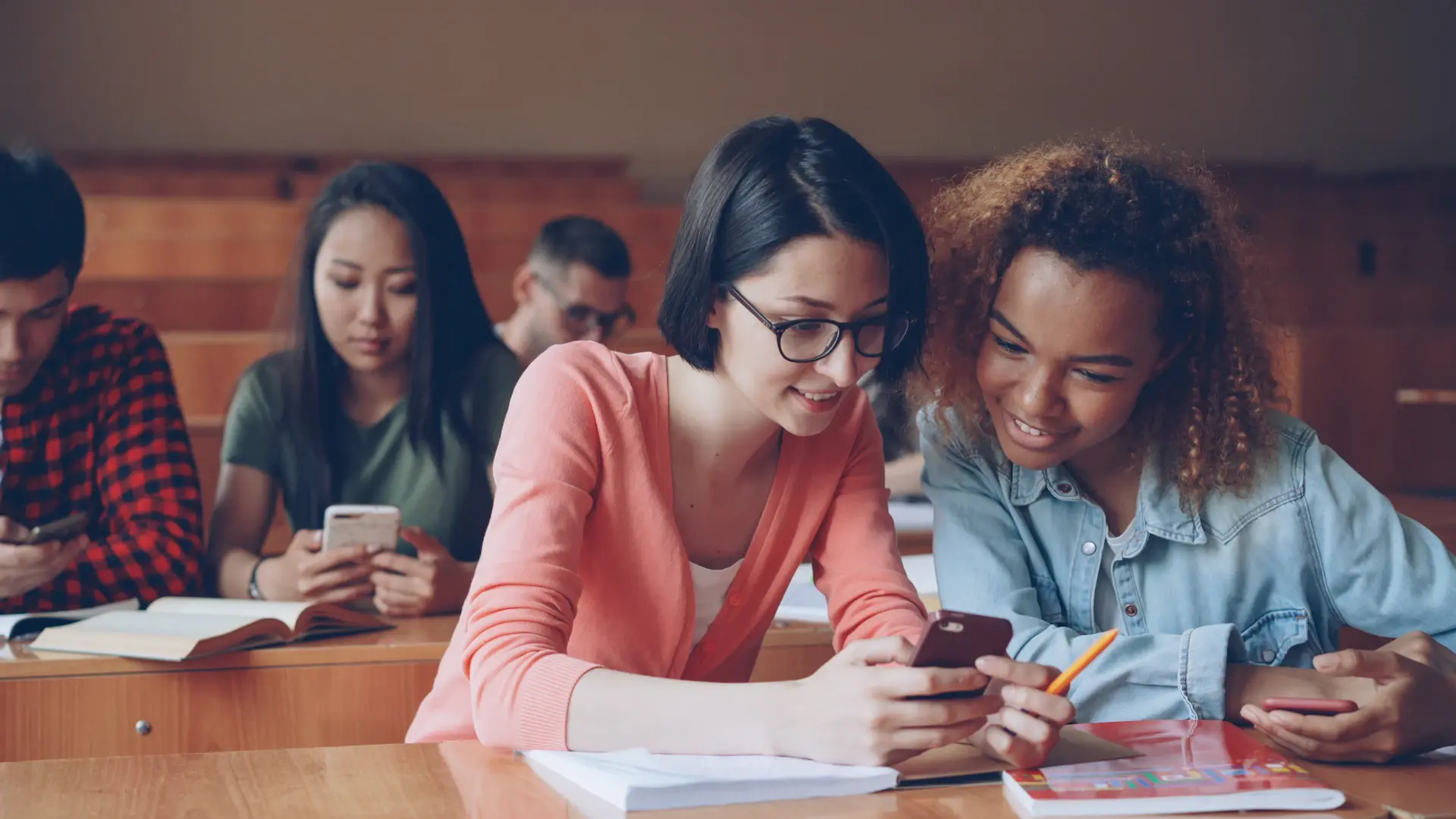 Học sinh học tập trên nền tảng EduSpark