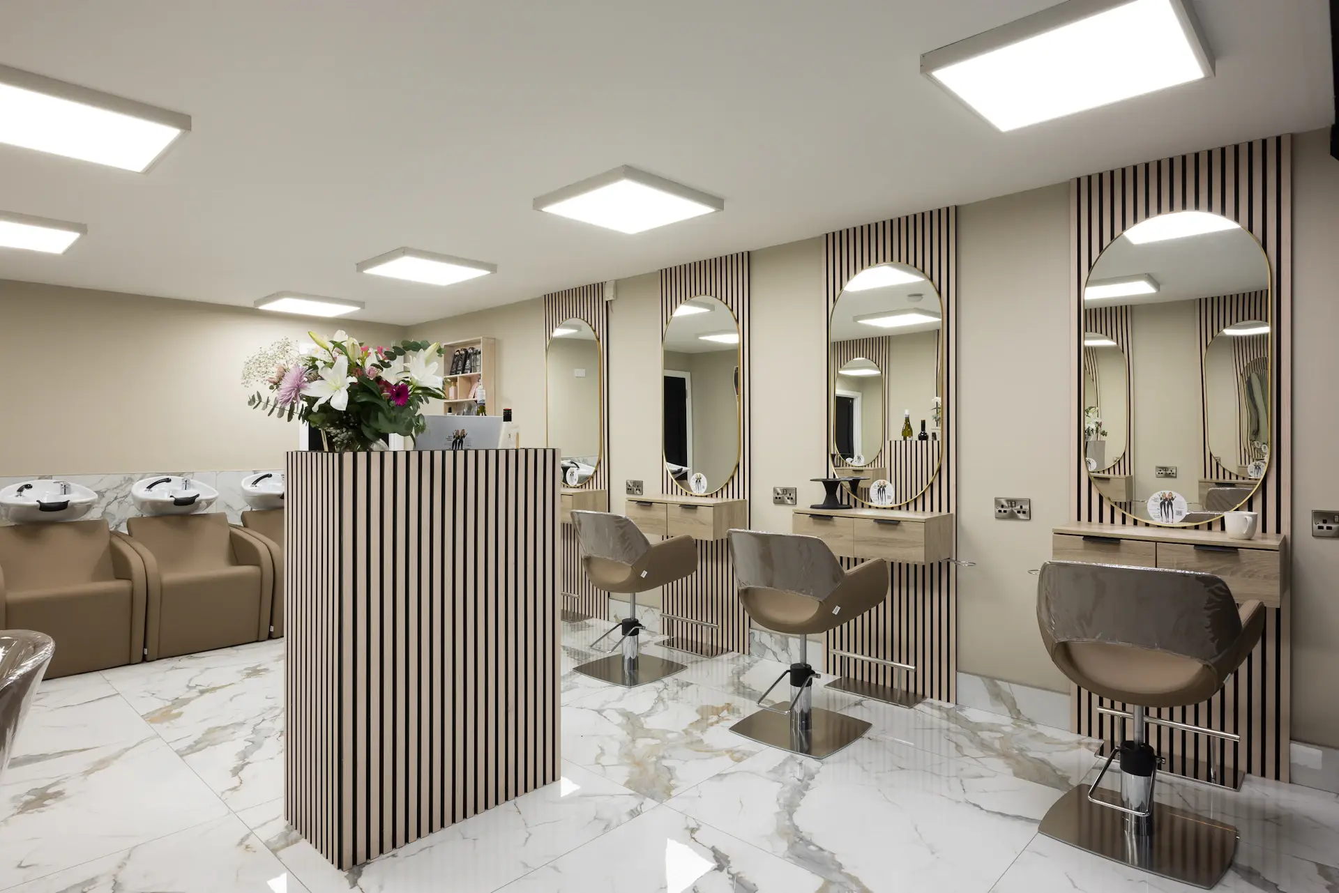 Showroom Elysian Glow Saigon Centre — không gian luxury chính