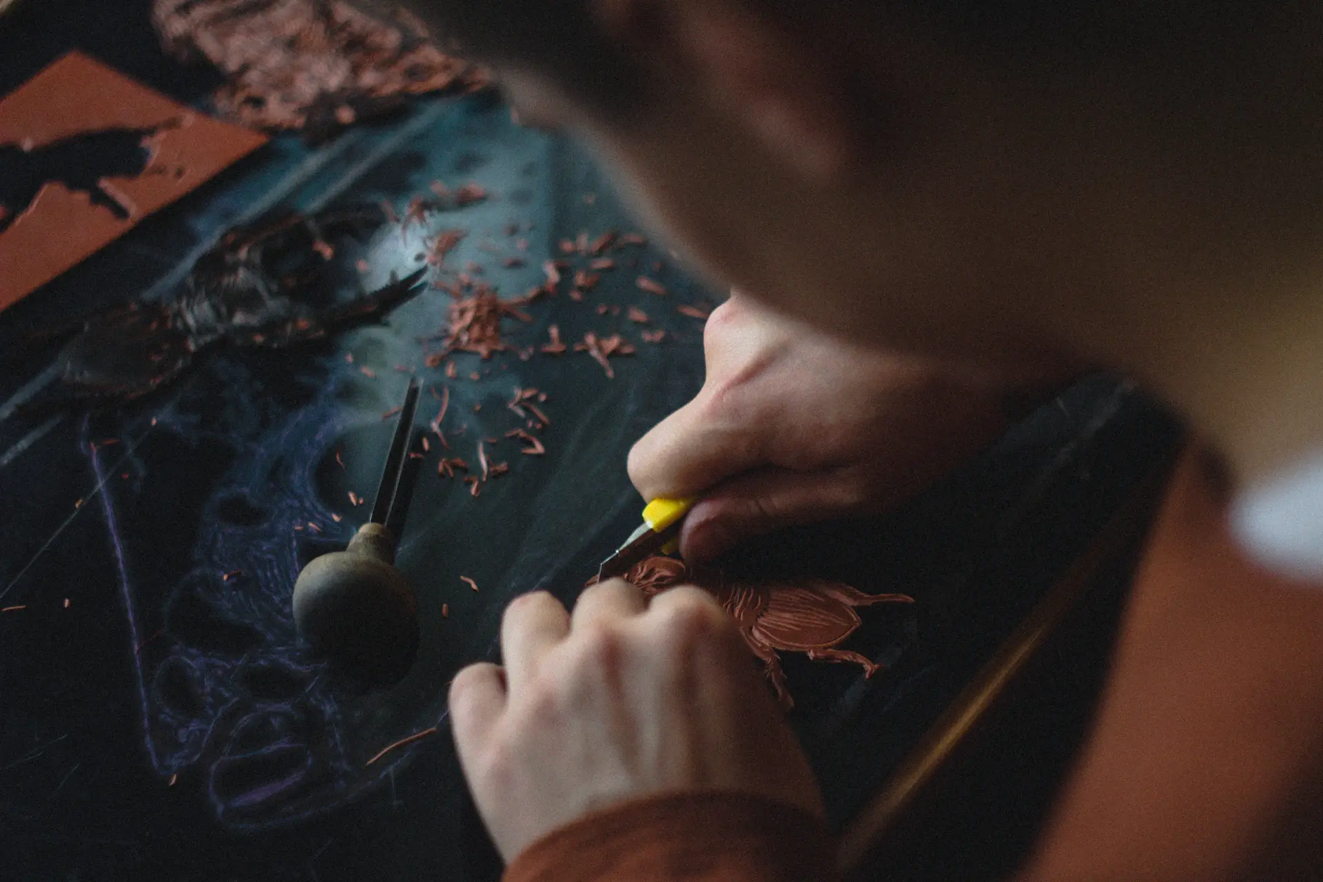Hands stitching fine leather by hand