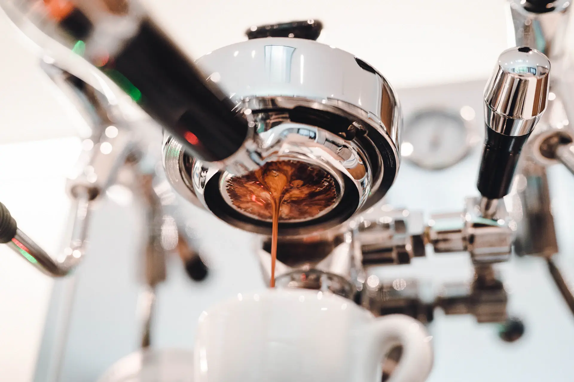 Espresso machine portafilter with freshly pulled shot