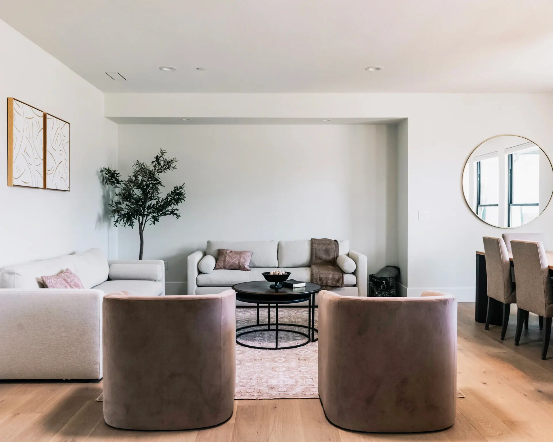 Không gian sống bộ sưu tập Contemporary với nội thất hiện đại tông sáng
