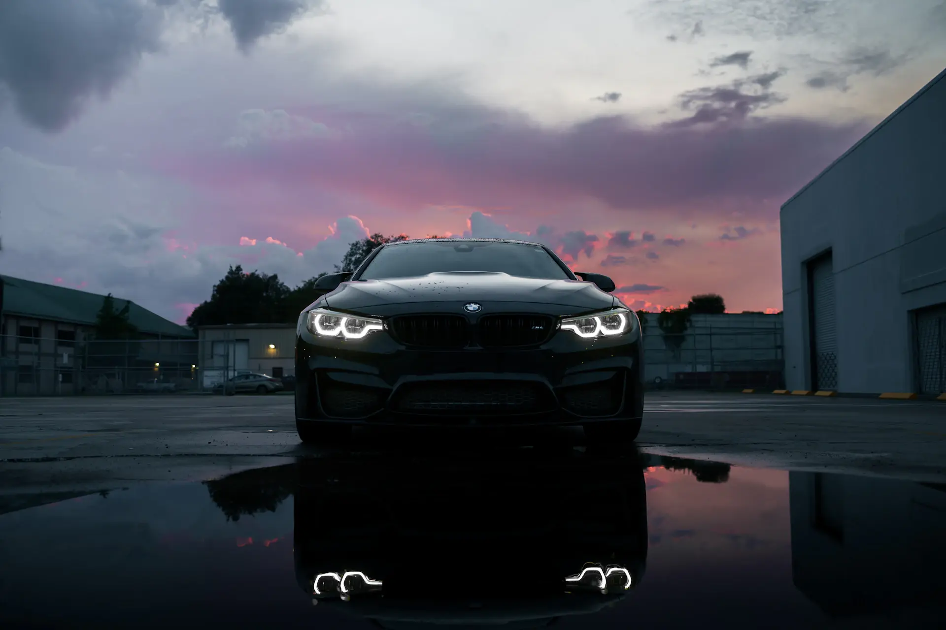 BMW trên đường ven biển Việt Nam