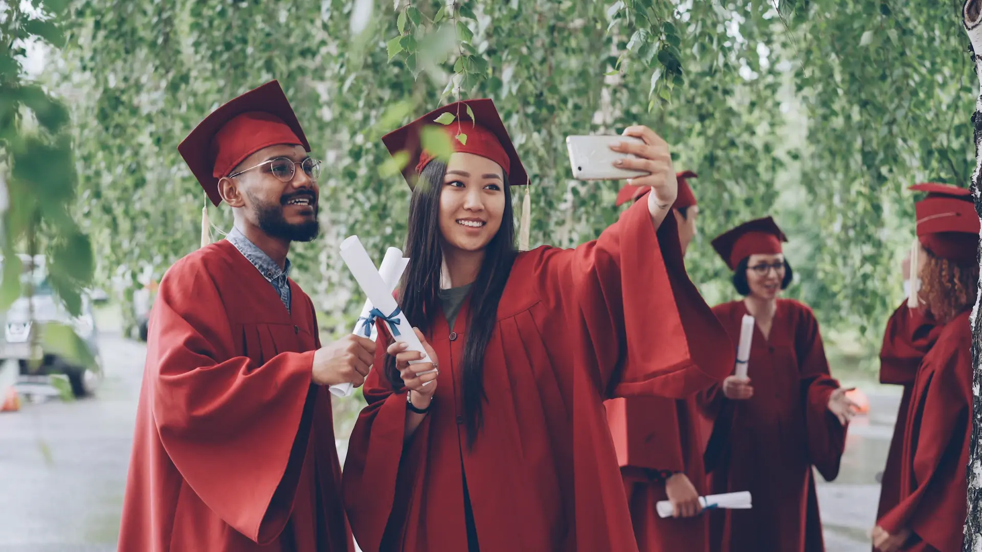 Buổi trao học bổng cho học sinh có hoàn cảnh khó khăn