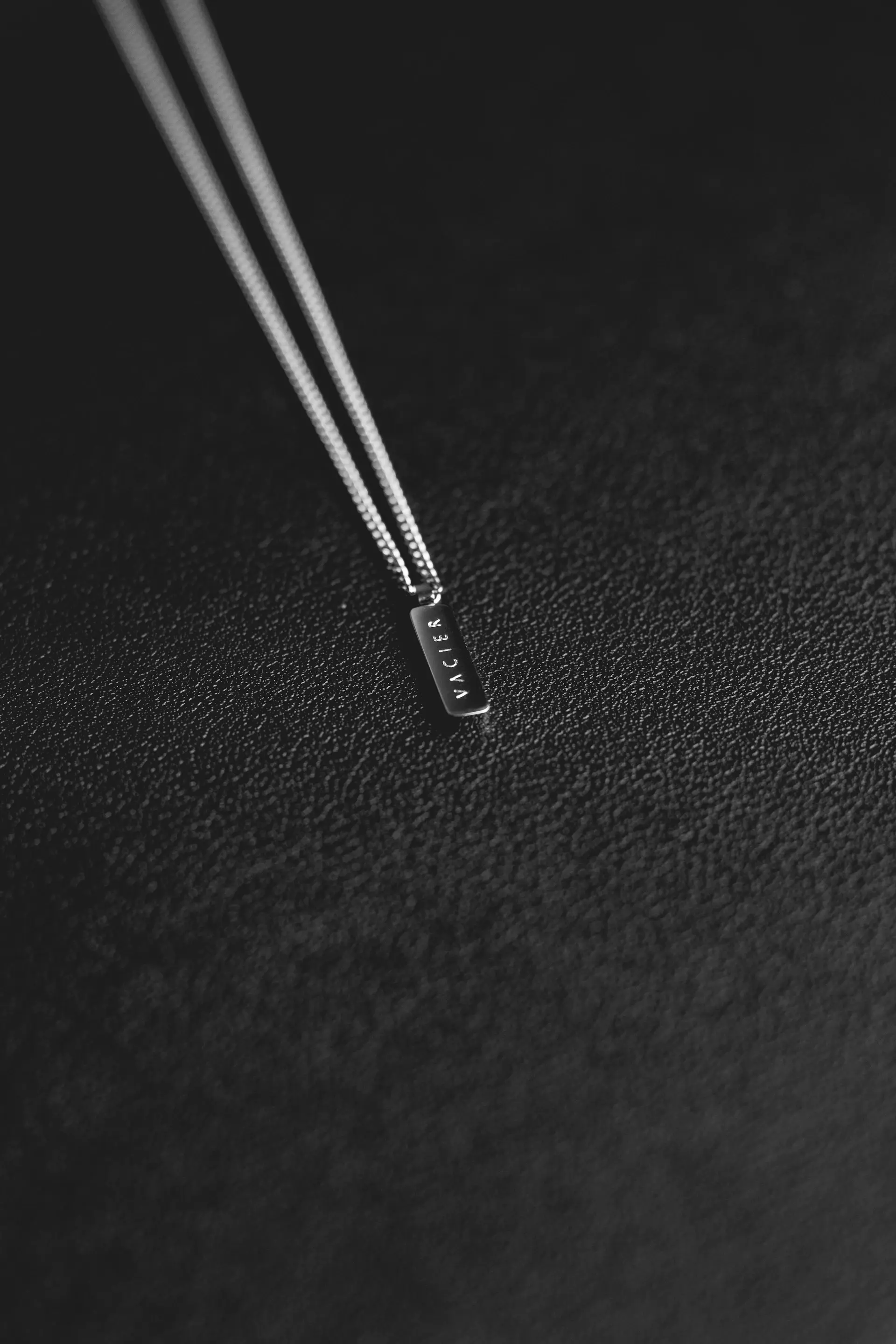 Sophie Marchetti nạm kim cương vào bezel