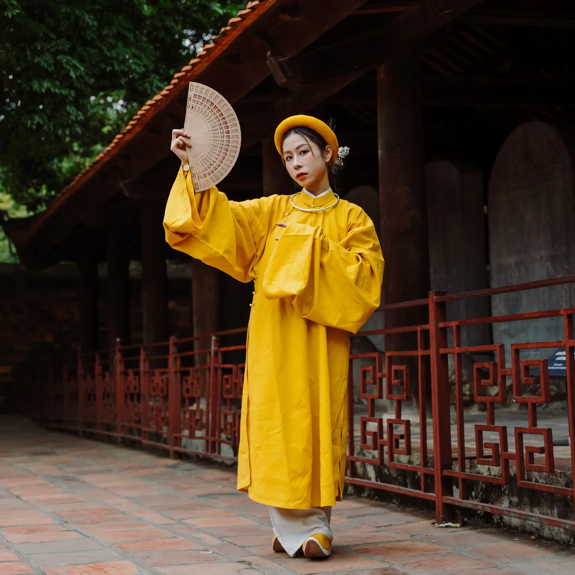 Chân dung Trần Linh