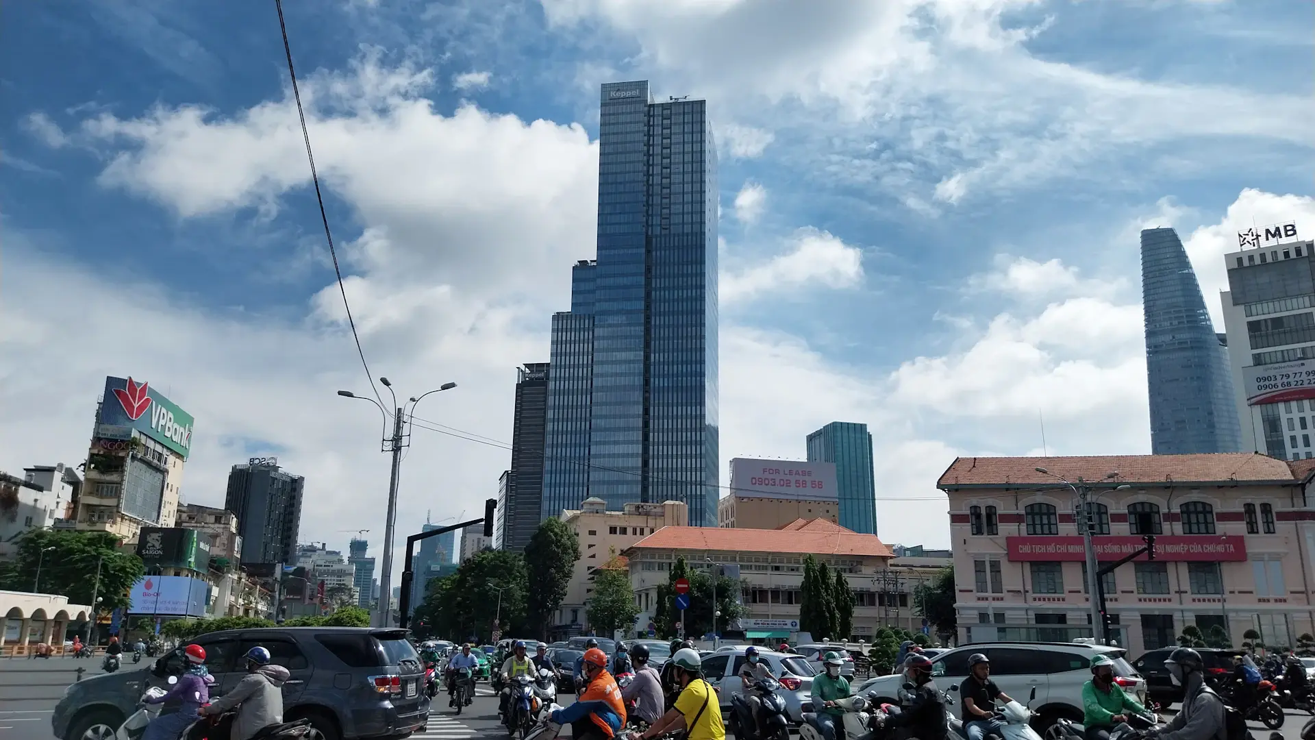 Chợ Bến Thành buổi sáng