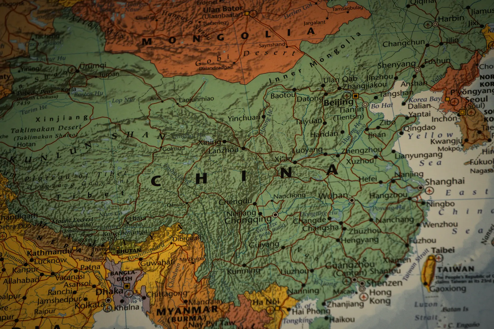 Bản đồ minh họa Trung Quốc đơn sắc đất ấm