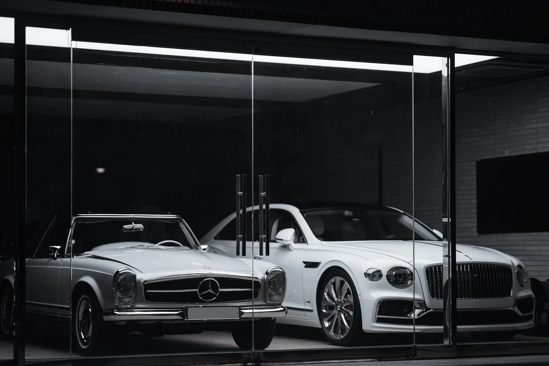 Mercedes-Benz showroom Hà Nội