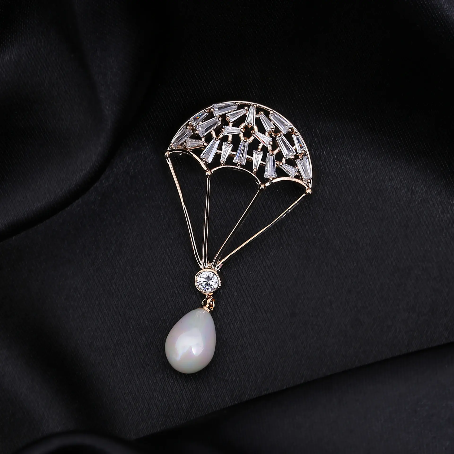 Brooch Comète của Aurevia