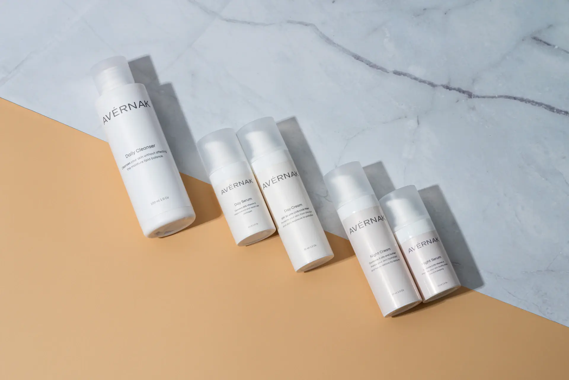 Routine skincare bày trí trên kệ