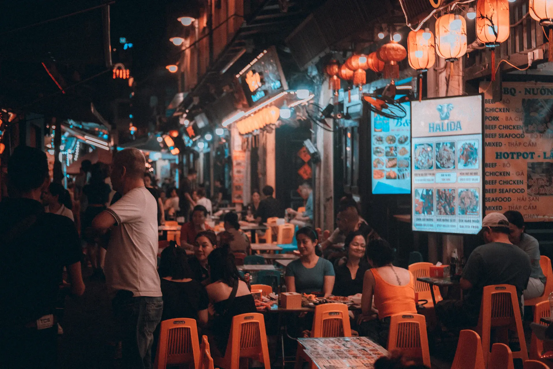 Phố ẩm thực Hồ Thị Kỷ
