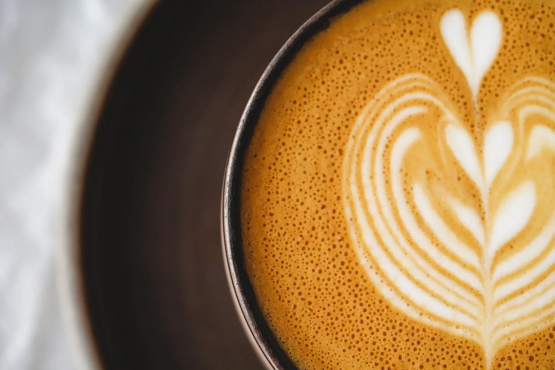 Tulip latte art in a ceramic cup