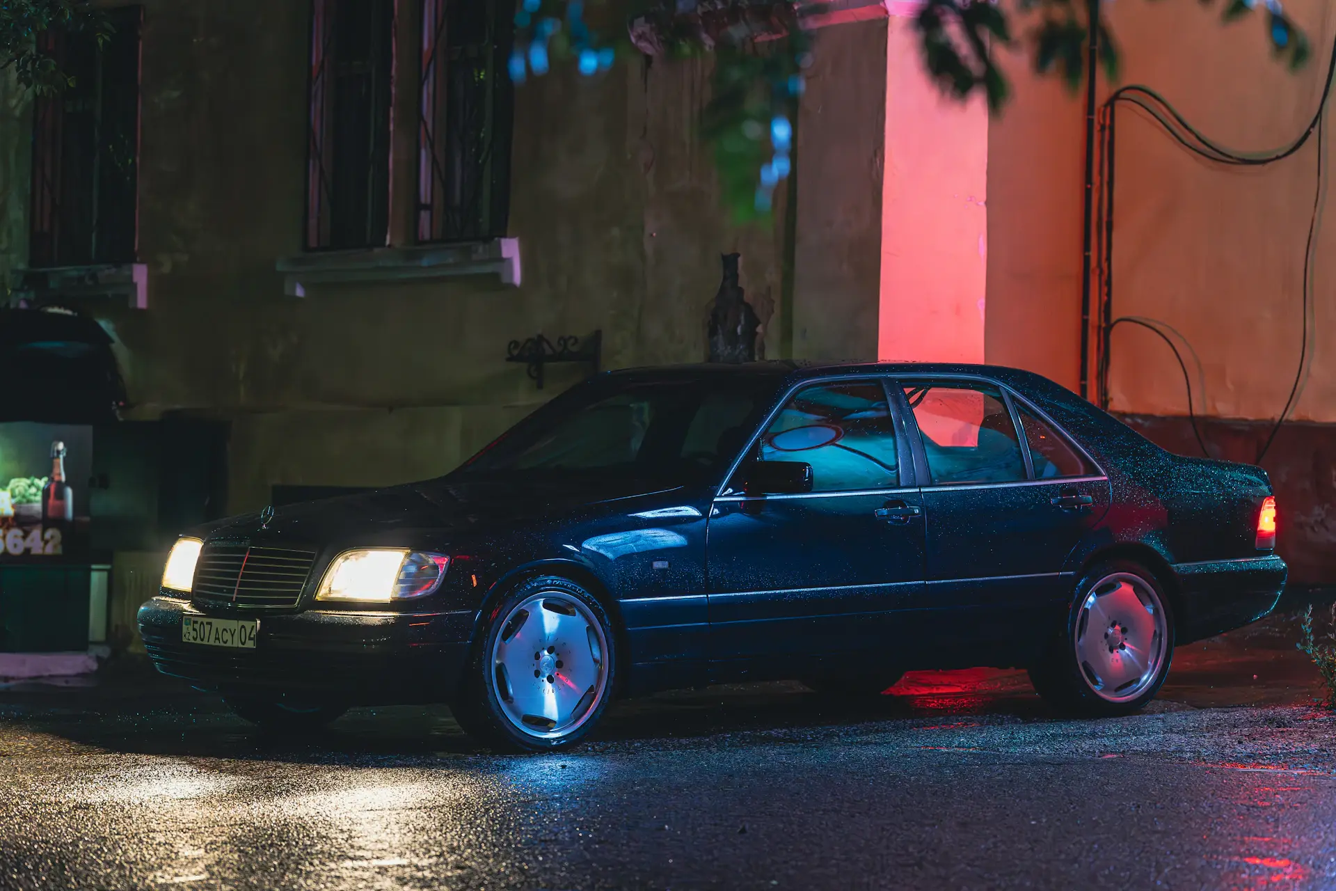 Mercedes-Benz S-Class trong studio cinematic đêm