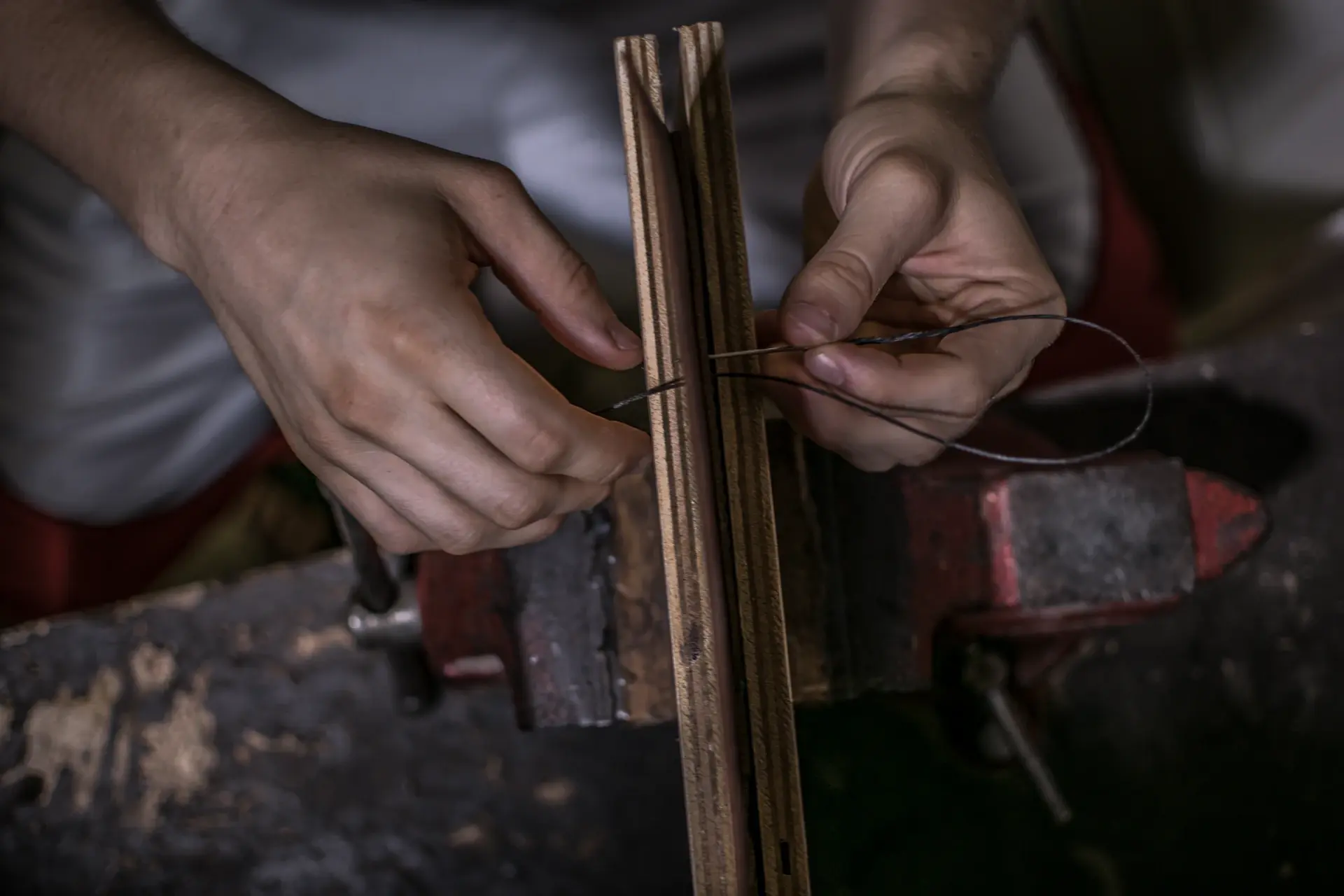 Đổ son thủ công trong atelier Saigon