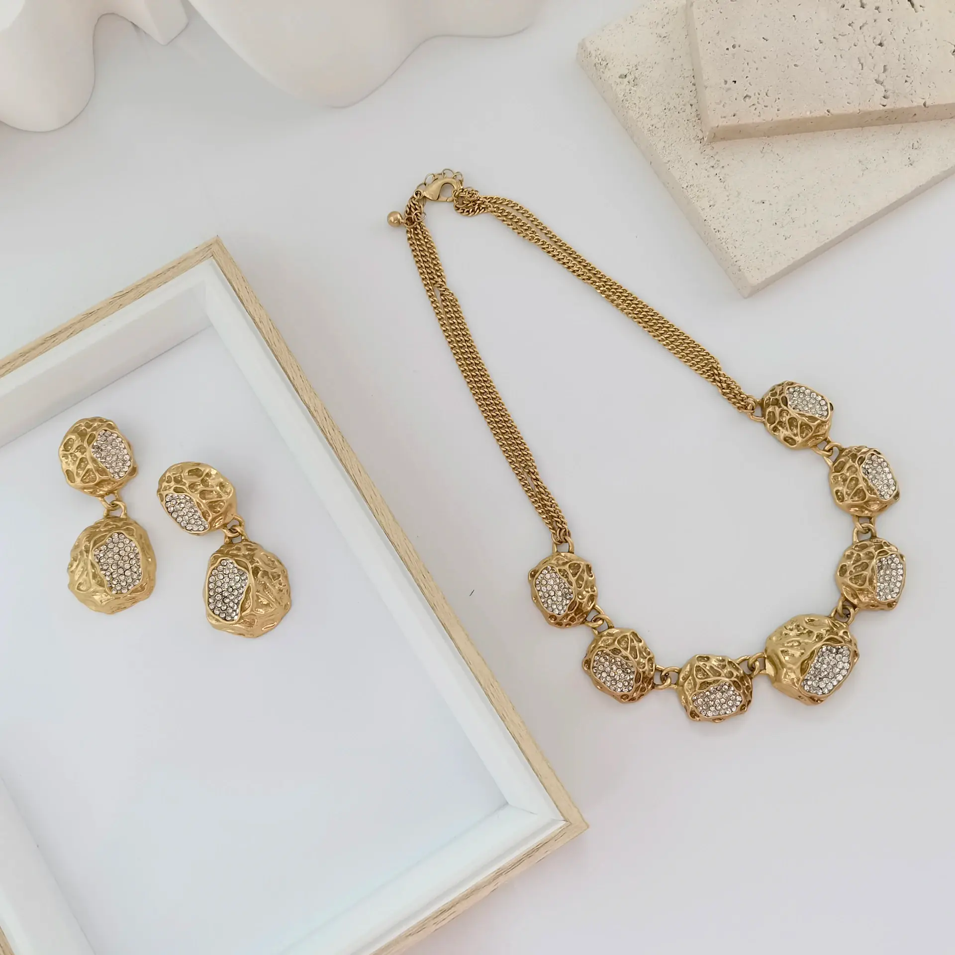 Tác phẩm Aurevia năm 2015 — bộ Lụa Đêm