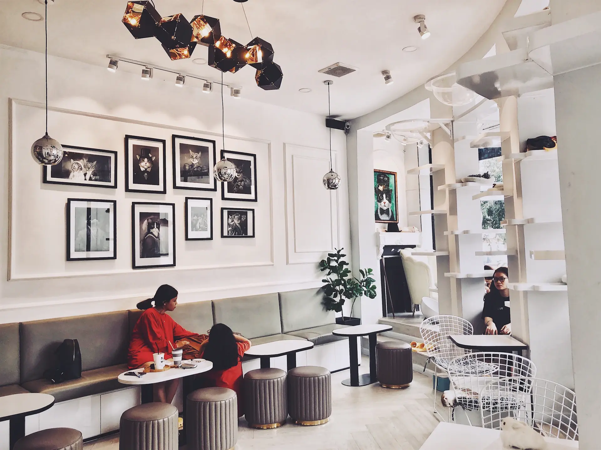 LuxDiamond TP.HCM — flagship Đồng Khởi, mặt tiền art-deco