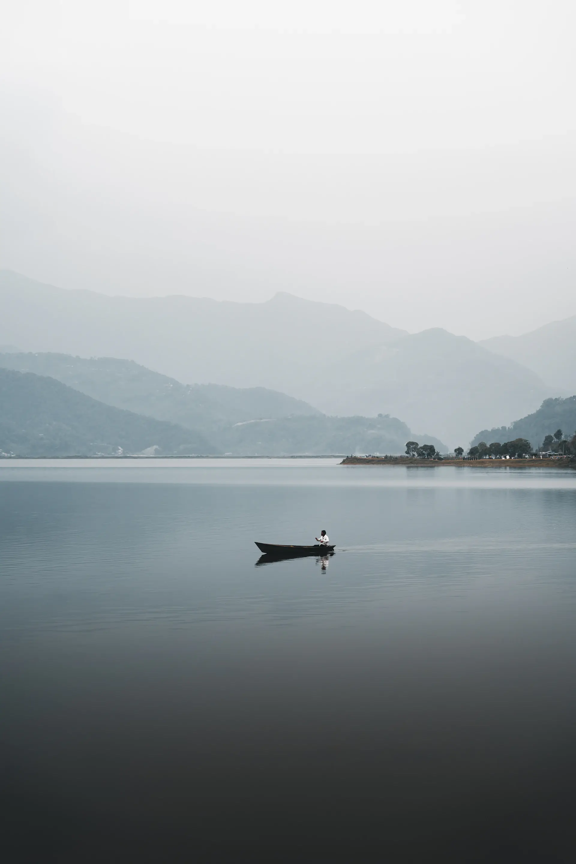 Trà chiều tĩnh tâm bên hồ
