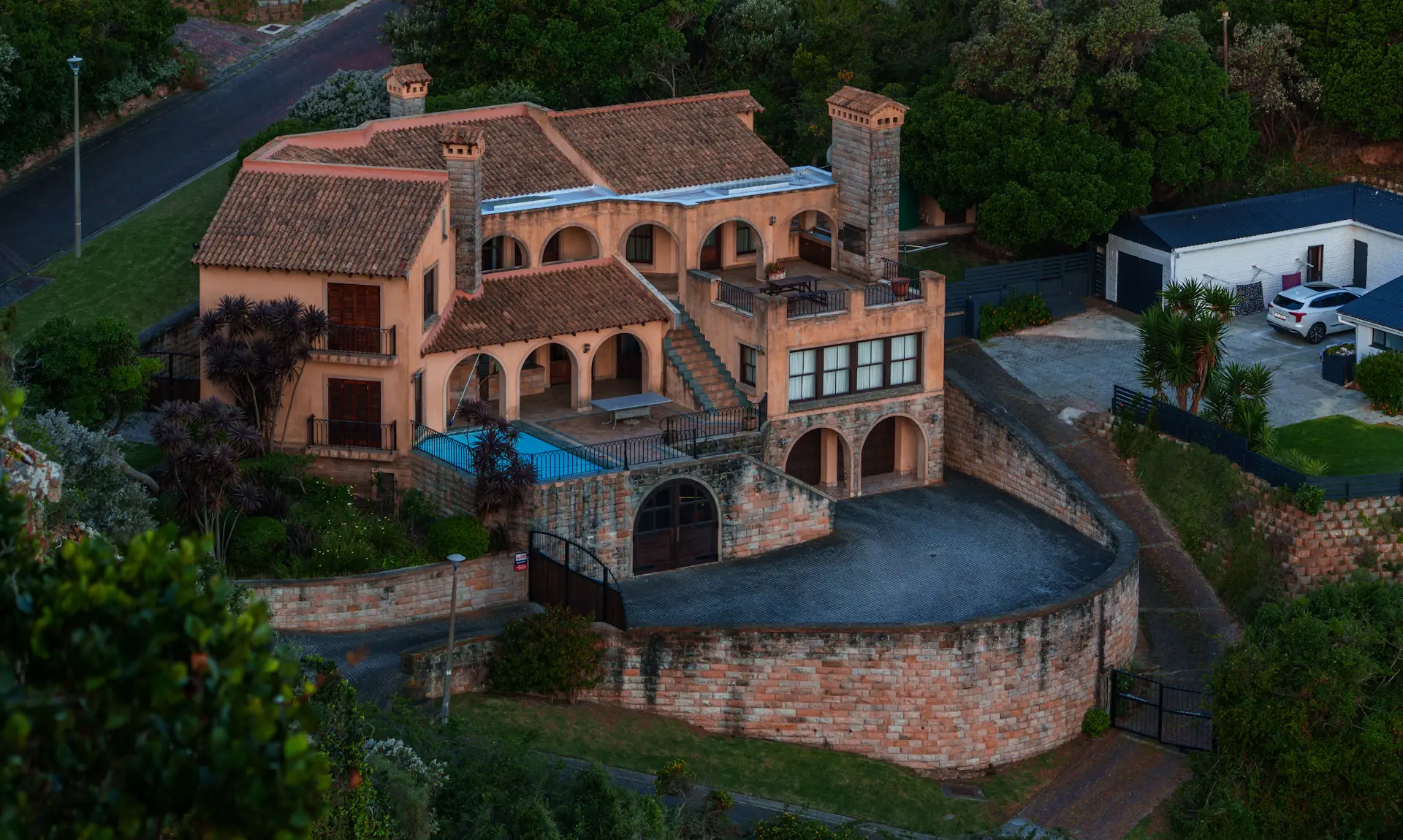 Biệt thự đơn lập Royal Estate