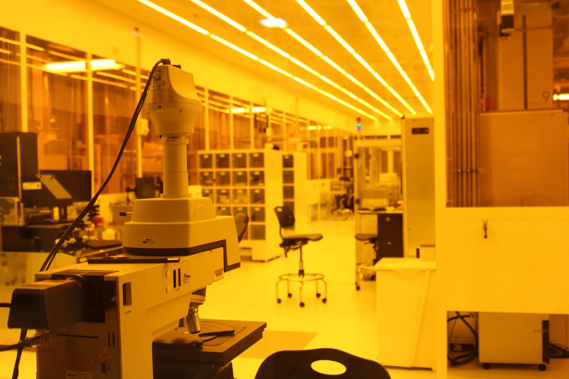 Phòng sạch sản xuất chip