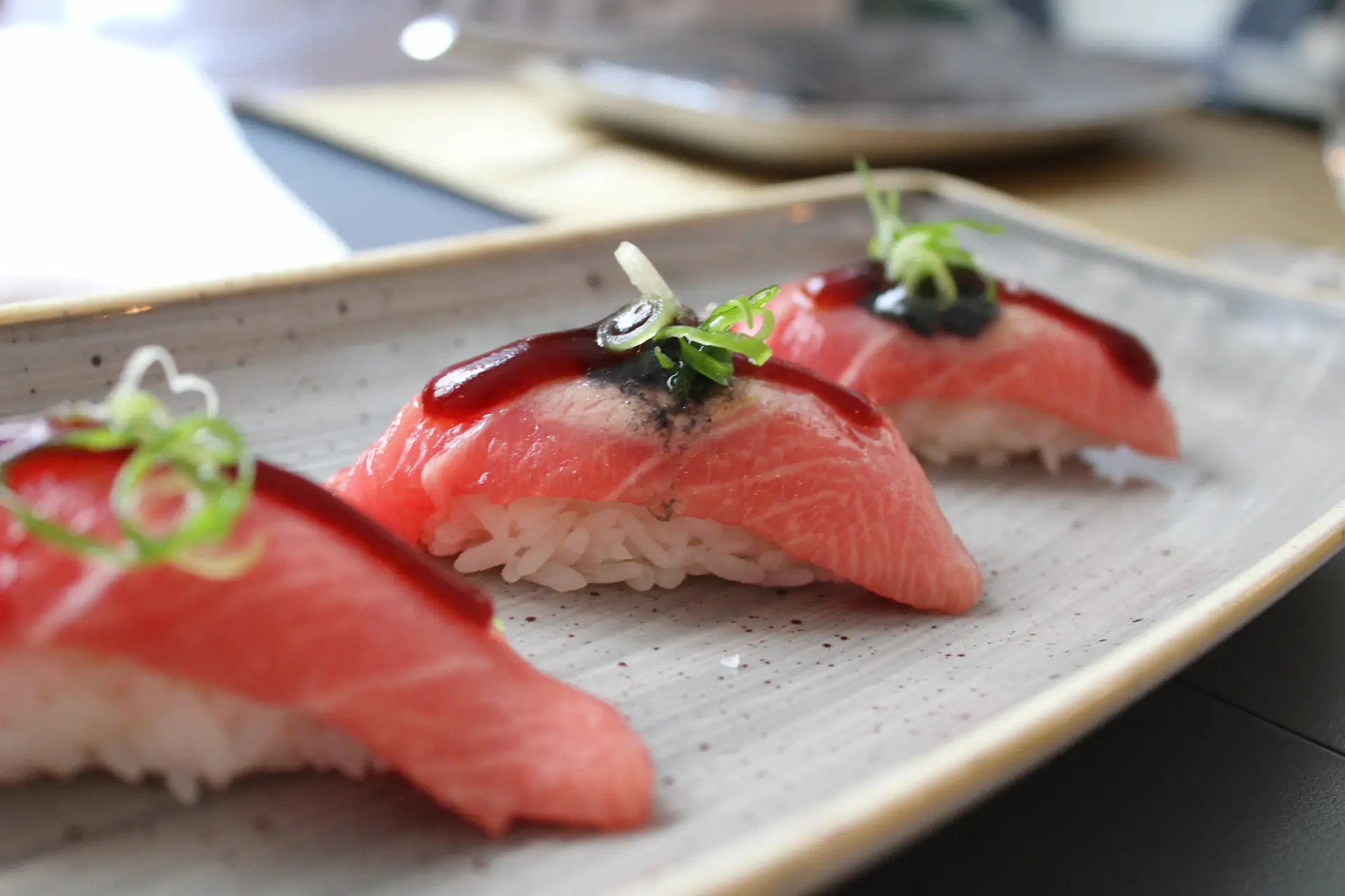Sushi đặc tuyển nigiri 12 món
