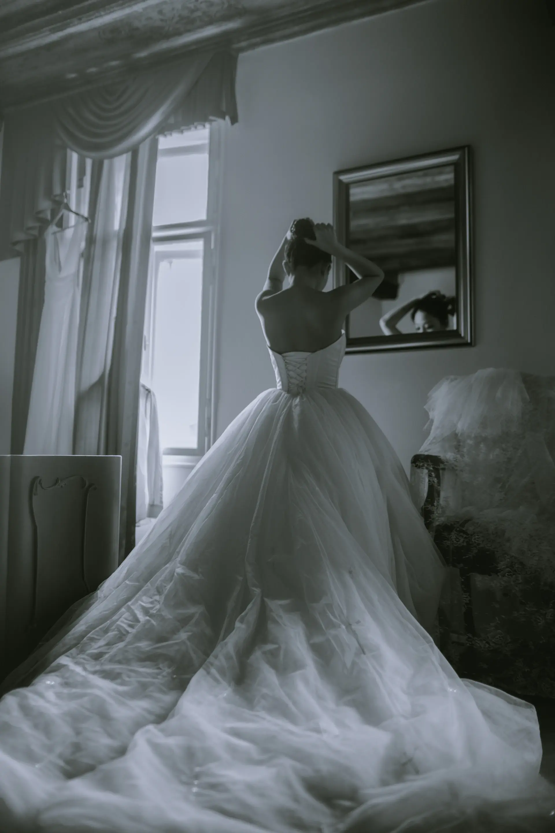Cô dâu trong váy cưới couture