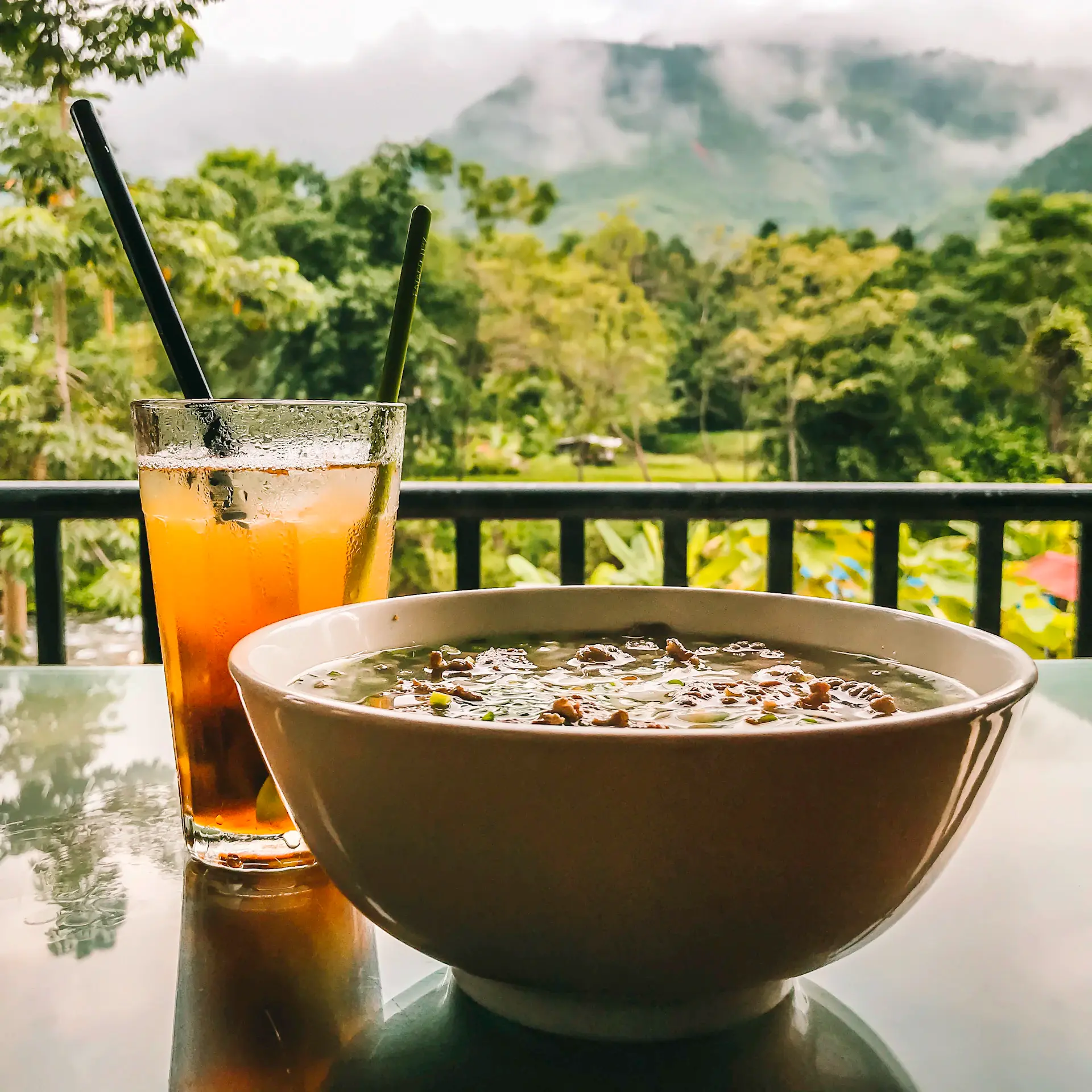 Bàn lẩu cua đồng