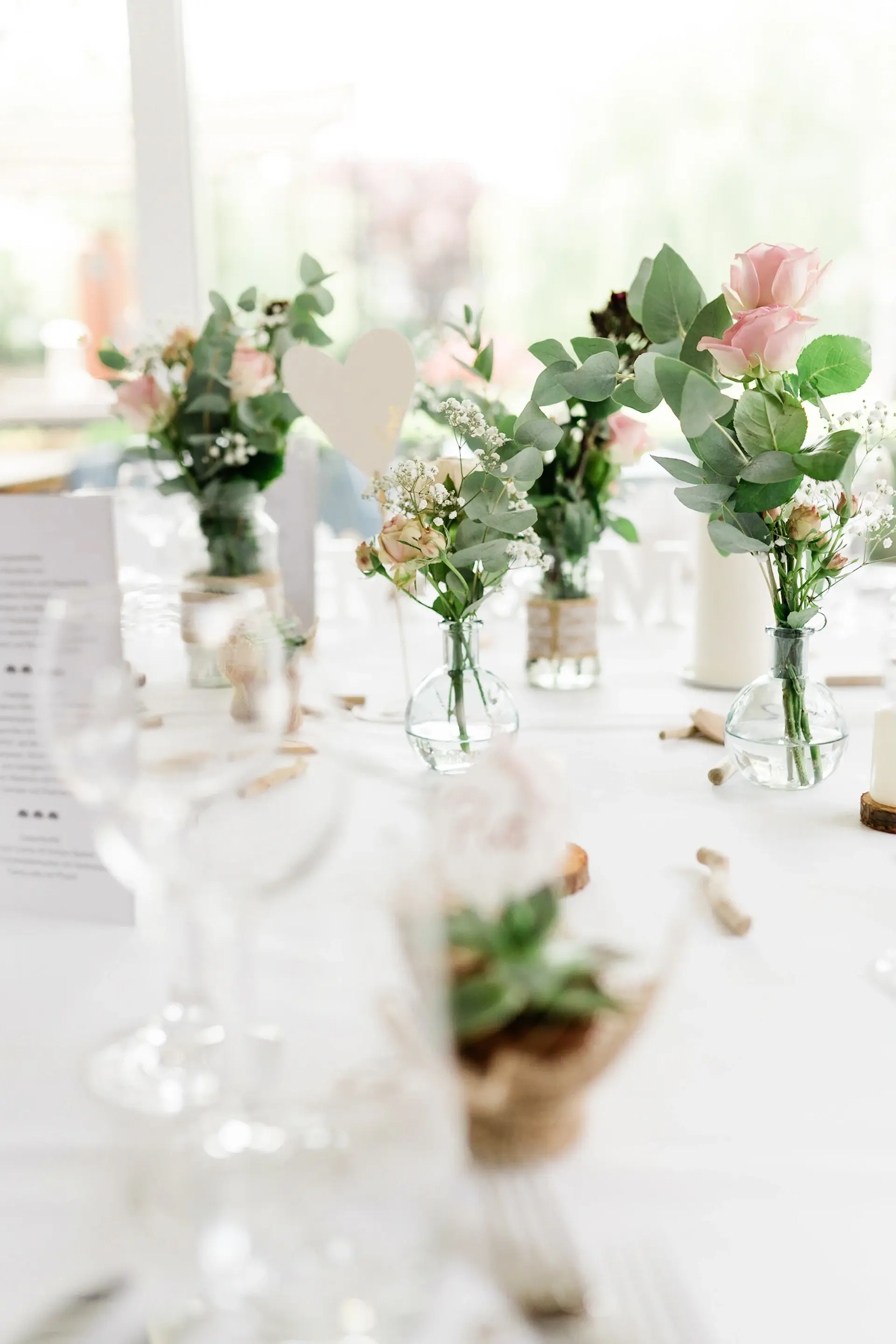 Romantic wedding table setting