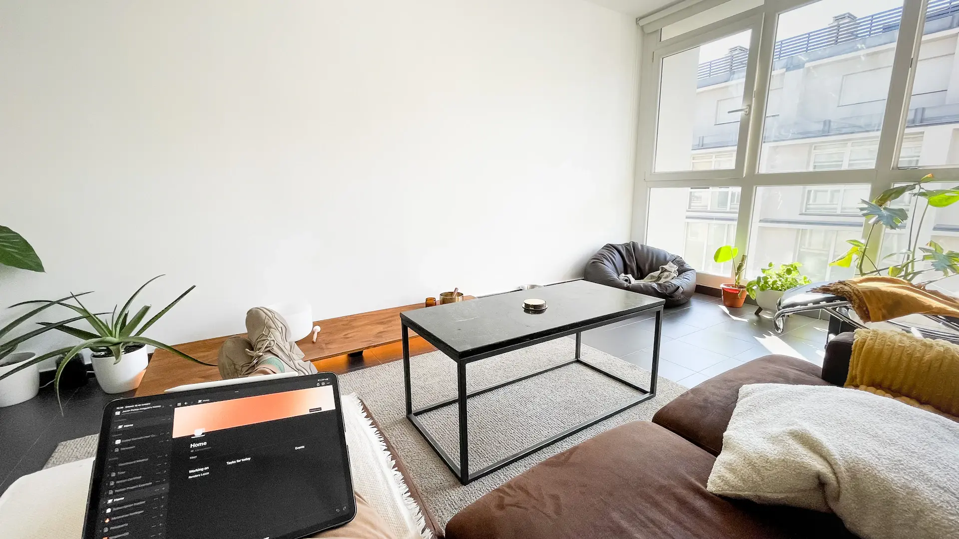 Warm Minimal 2025