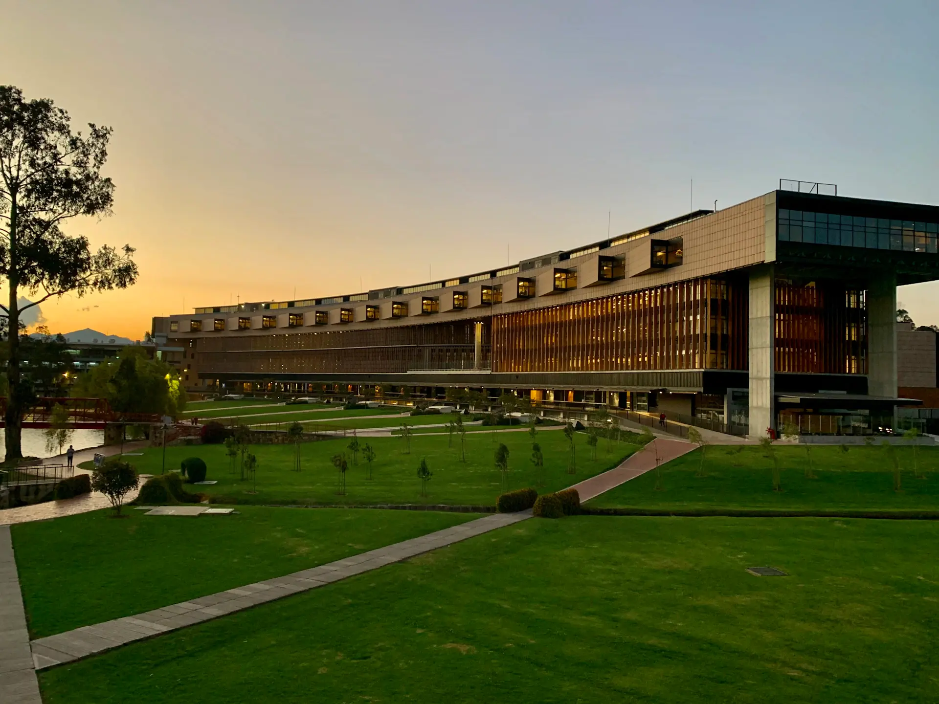 RMIT Vietnam lead-gen microsites
